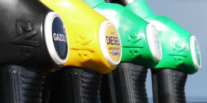 gasoline-g0be208522_1920-1920x960