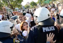 Η κυβέρνηση φτιάχνει υγεία “ευεργετών” και στους γιατρούς στέλνει τα ΜΑΤ